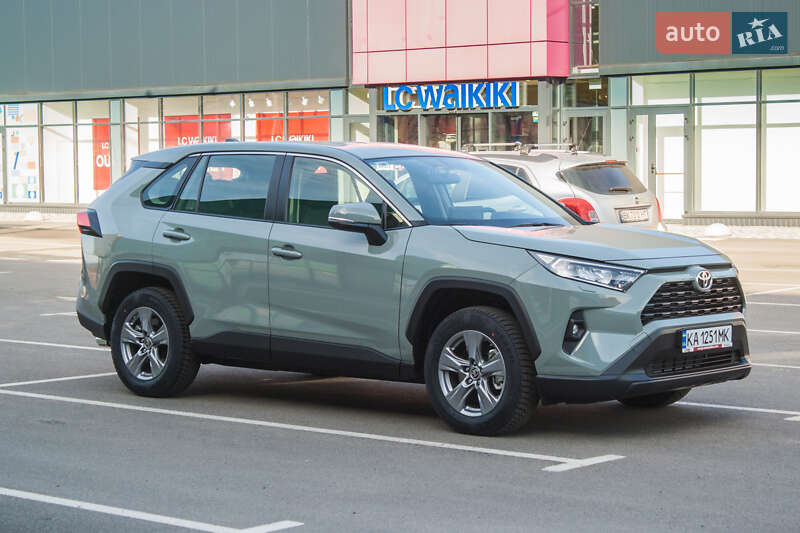 2023 toyota rav4