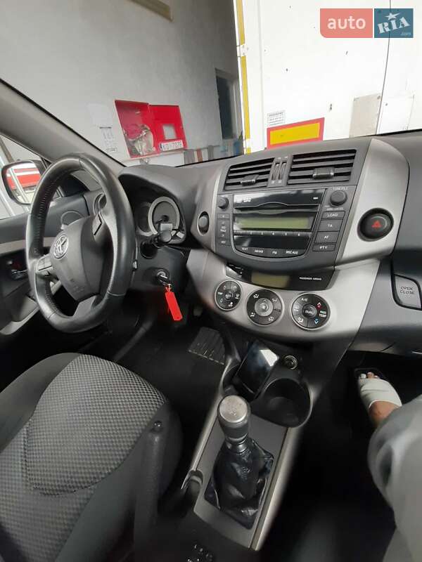 2010 toyota rav4