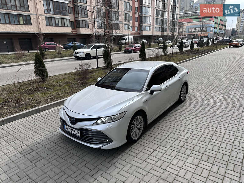 2019 toyota camry