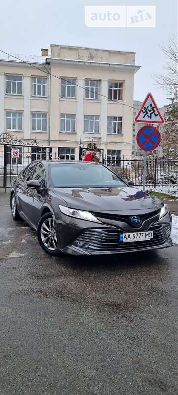 2020 toyota camry