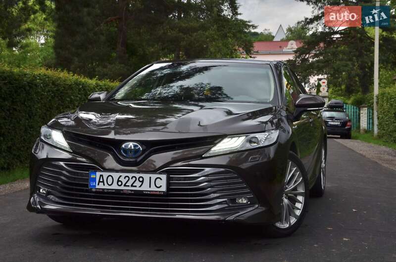 2019 toyota camry