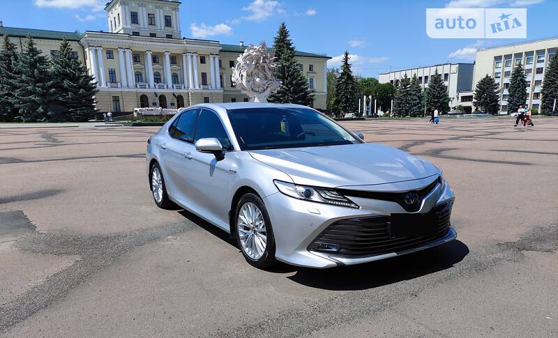 2019 toyota camry