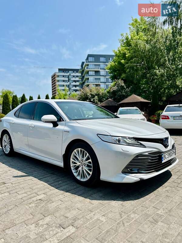 2020 toyota camry