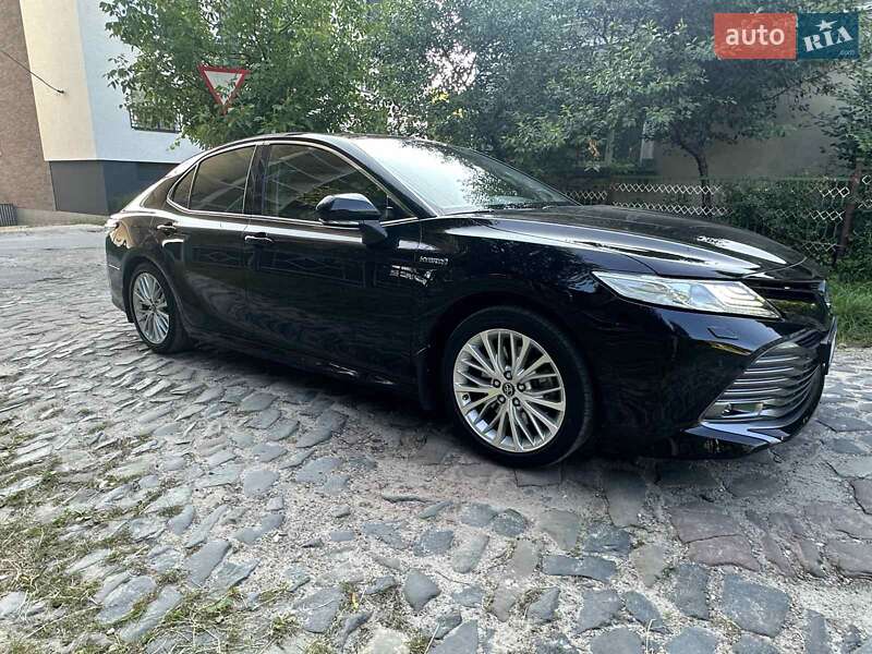 2019 toyota camry
