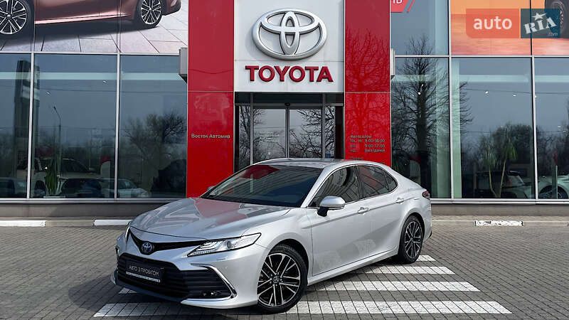 2022 toyota camry hybrid