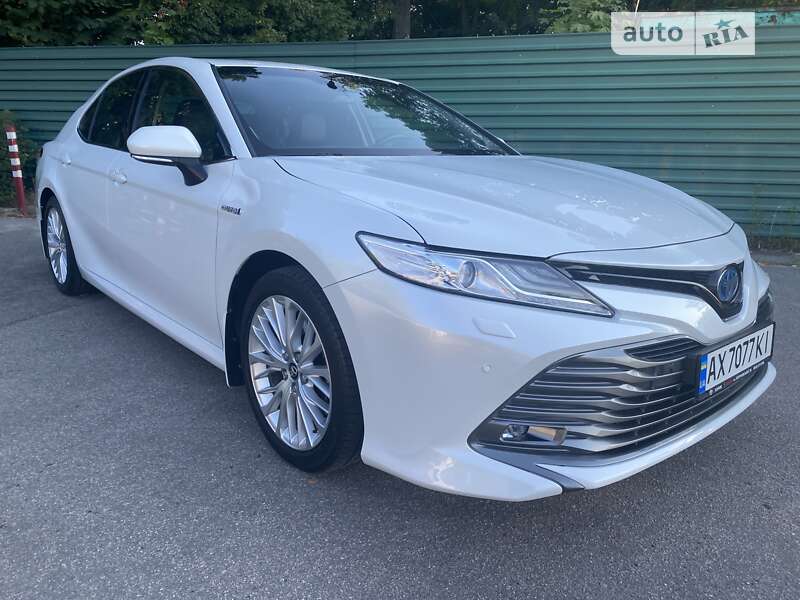 2019 toyota camry