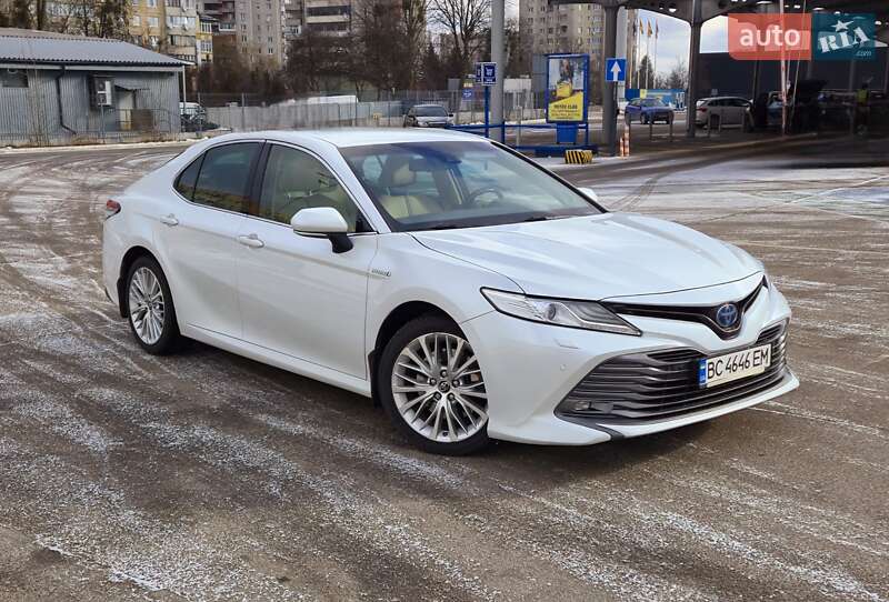 2019 toyota camry