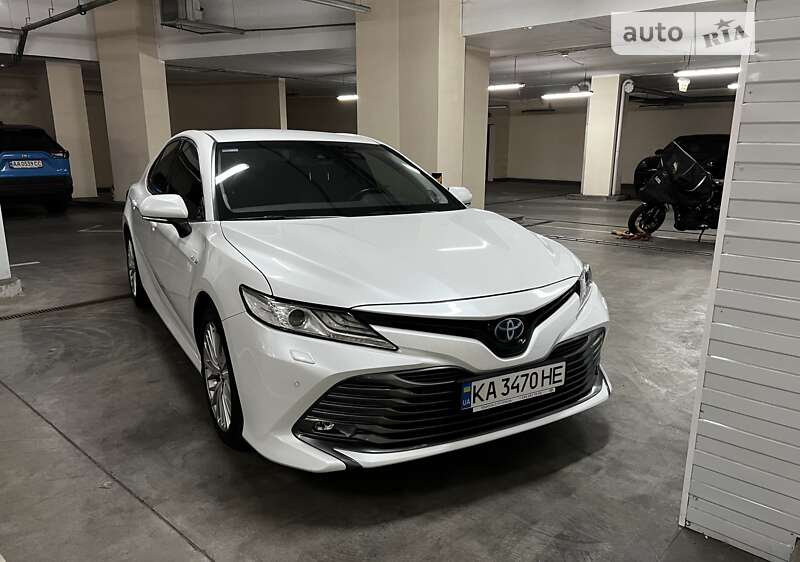 2019 toyota camry
