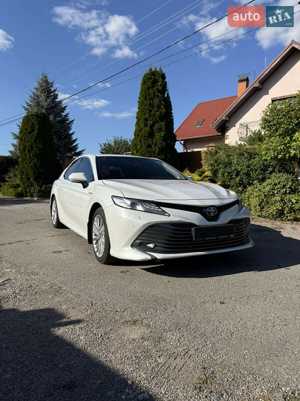 2020 toyota camry