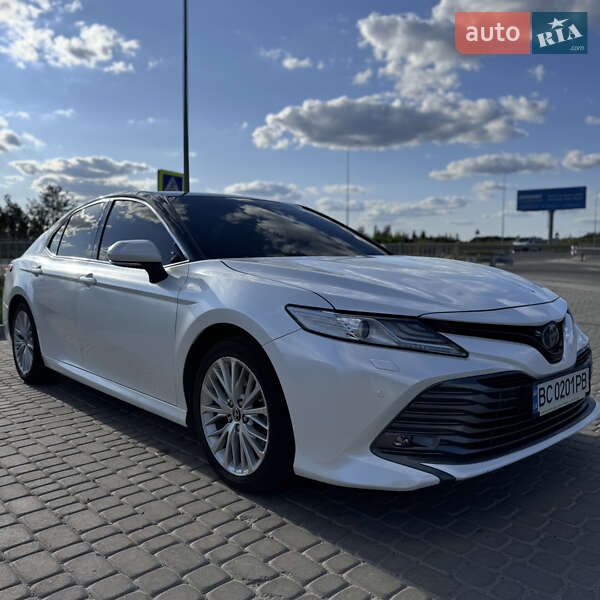 2019 toyota camry