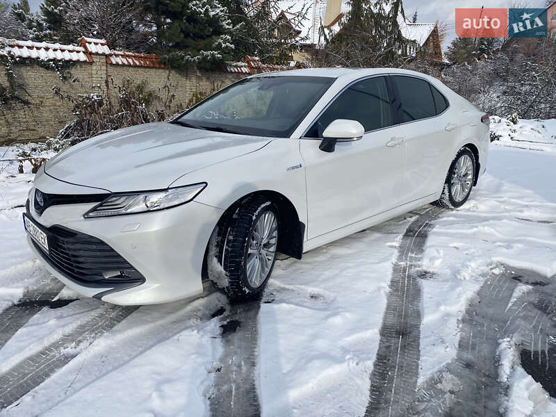 2019 toyota camry