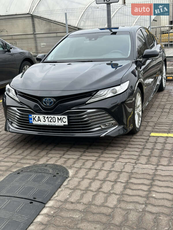2019 toyota camry