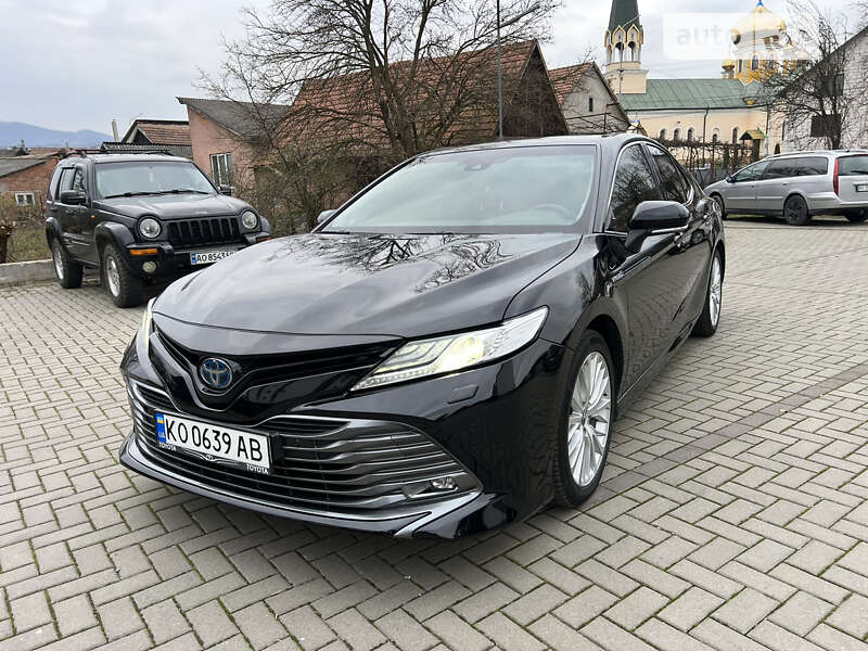 2019 toyota camry