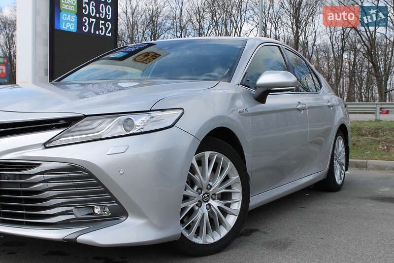 2019 toyota camry