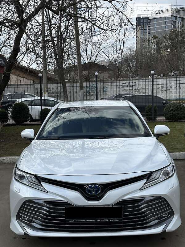 2019 toyota camry