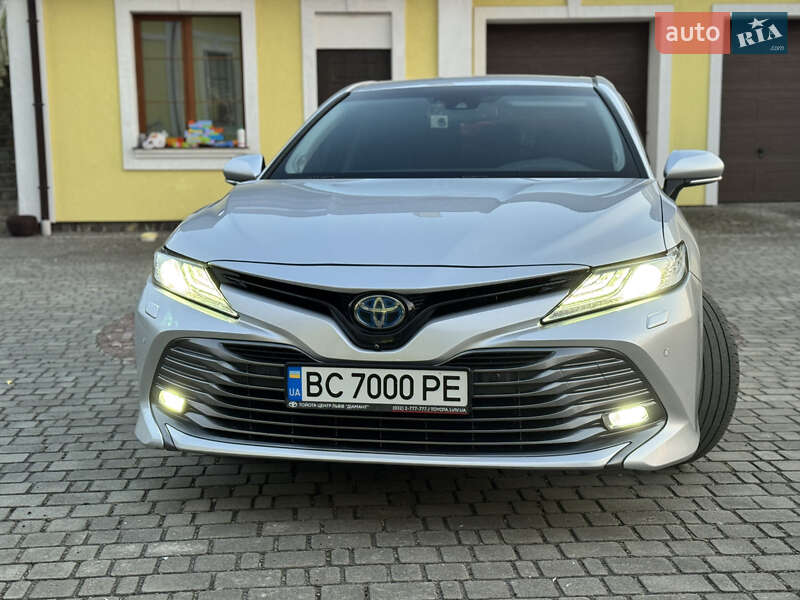2019 toyota camry