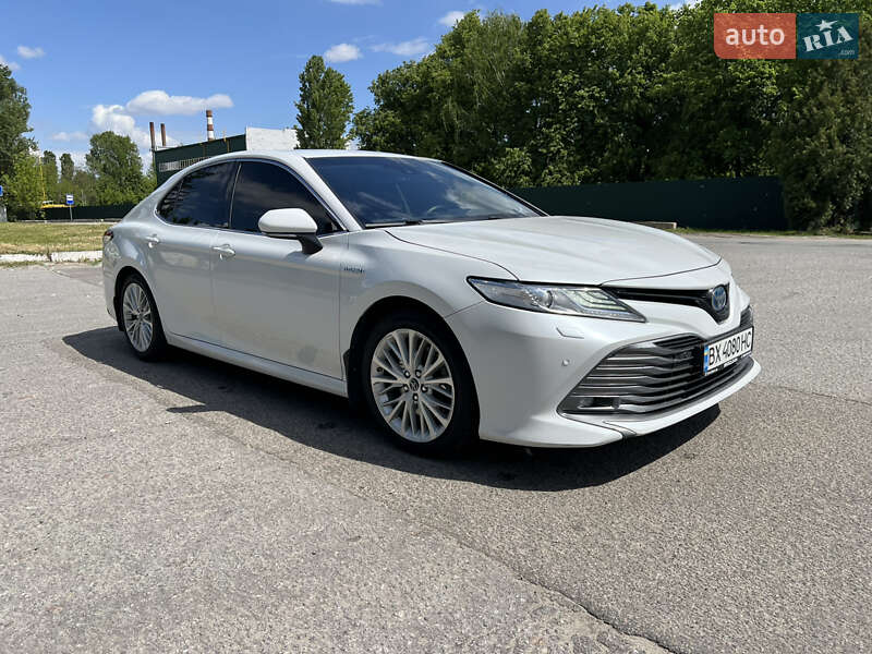 2019 toyota camry