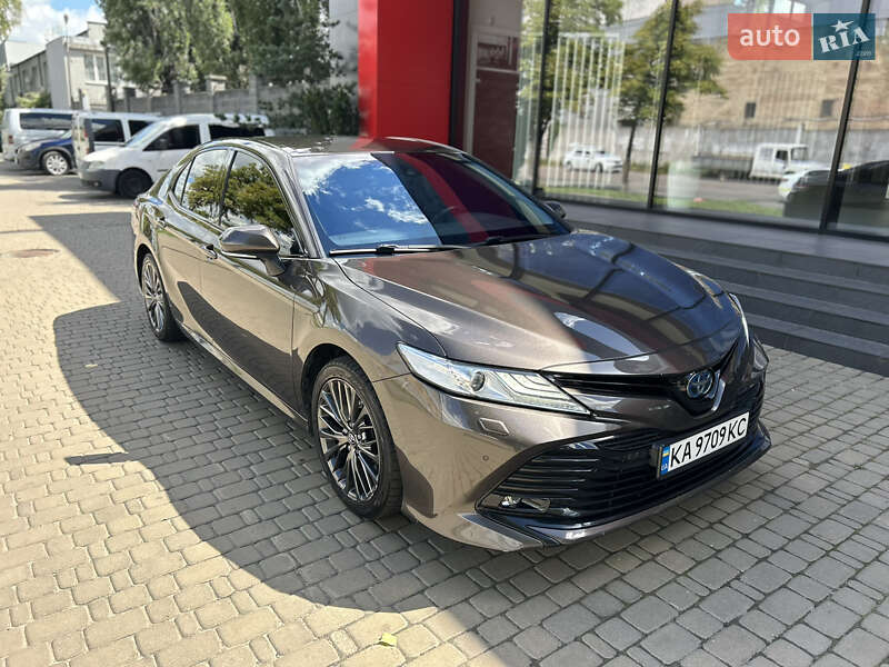 2020 toyota camry