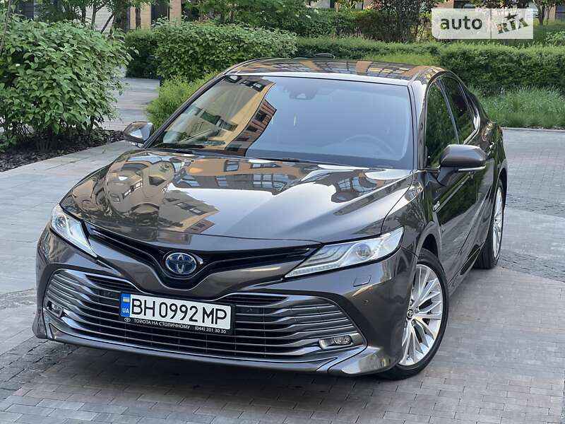 2020 toyota camry