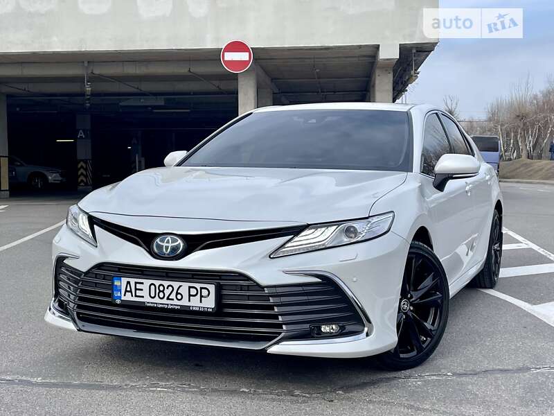 2022 toyota camry hybrid