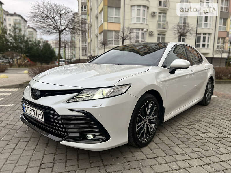 2022 toyota camry hybrid