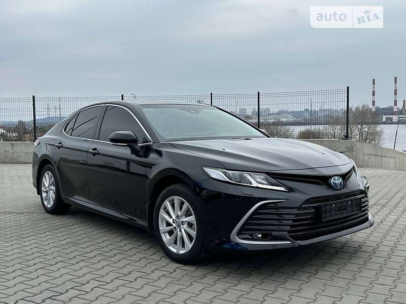 2022 toyota camry hybrid