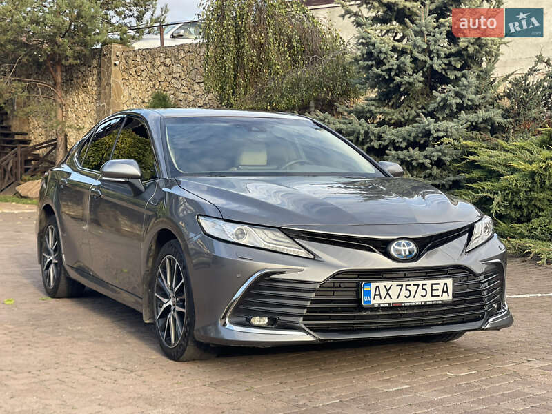 2023 toyota camry hybrid