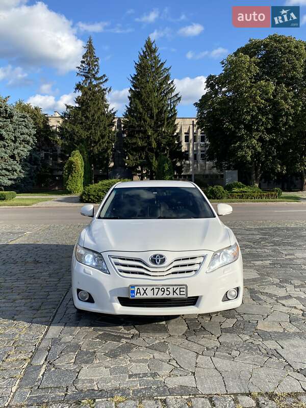 2011 toyota camry
