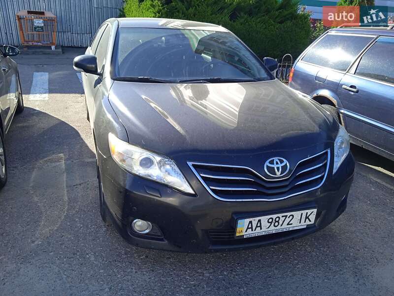 2011 toyota camry 2-4