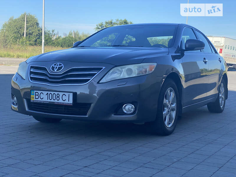 2010 toyota camry