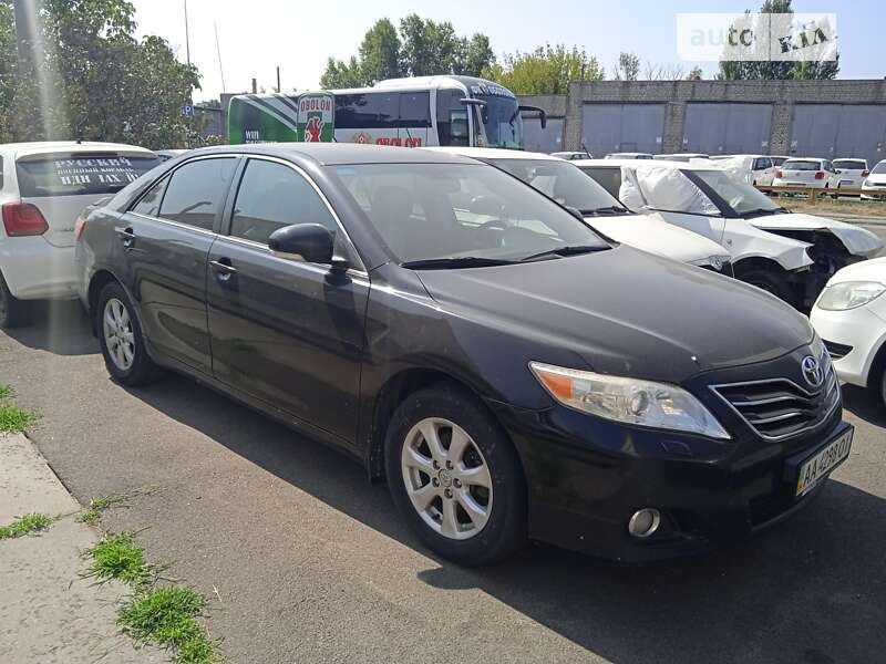 2011 toyota camry 2-4
