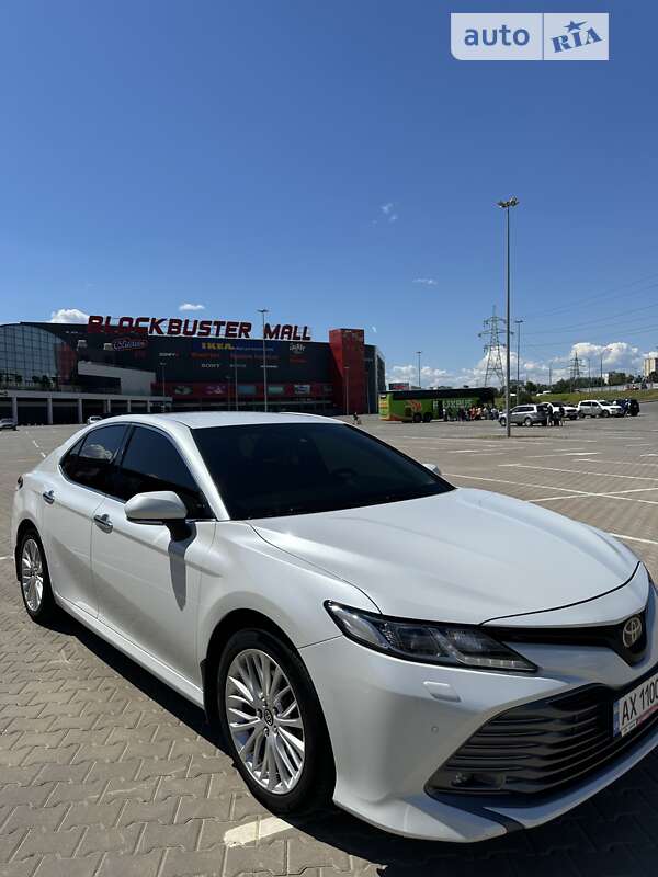 2019 toyota camry