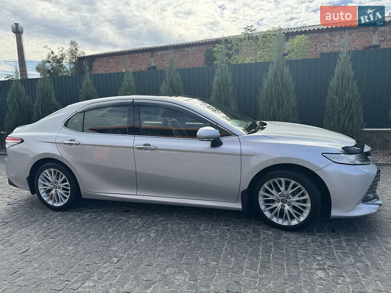 2019 toyota camry