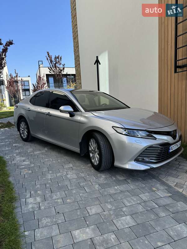 2019 toyota camry
