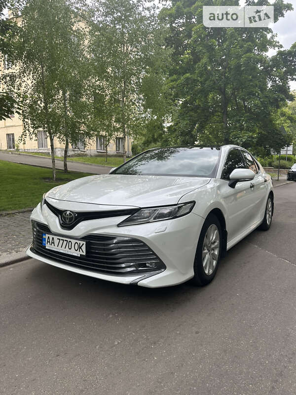2019 toyota camry