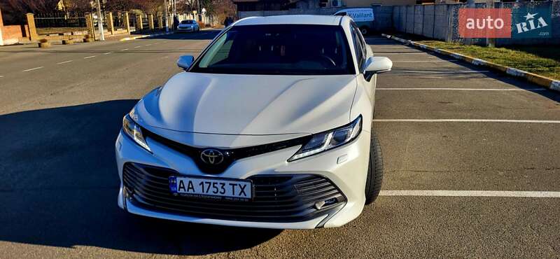 2019 toyota camry