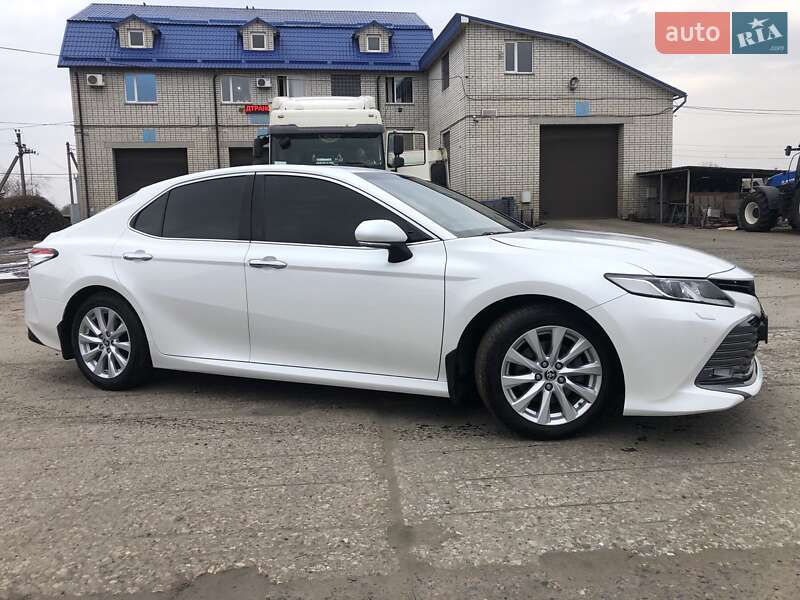 2020 toyota camry
