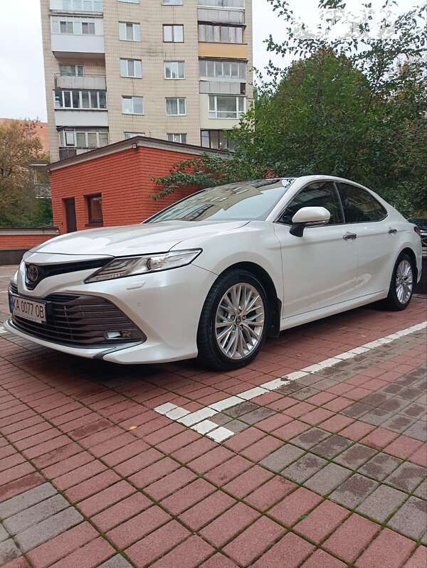 2019 toyota camry