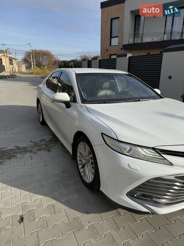 2019 toyota camry