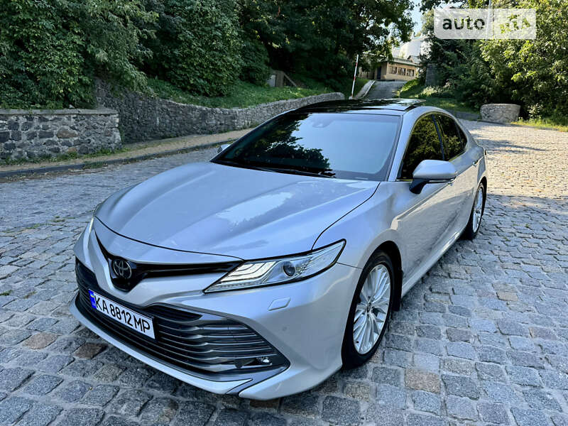 2019 toyota camry