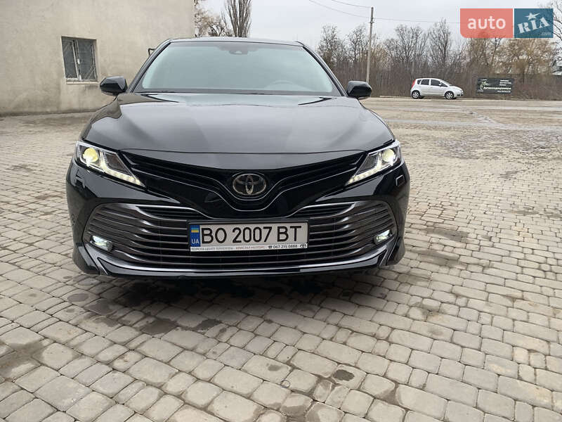 2019 toyota camry