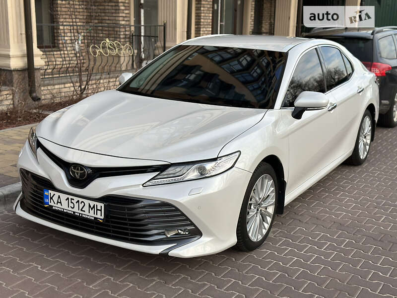2019 toyota camry