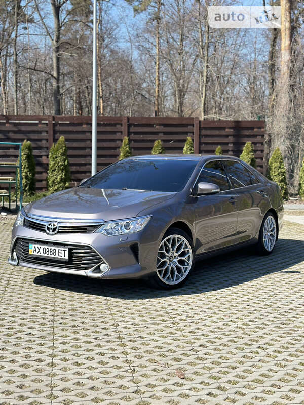 2016 toyota camry