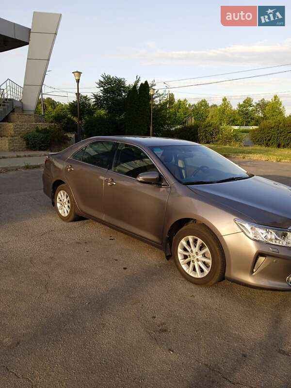 2016 toyota camry