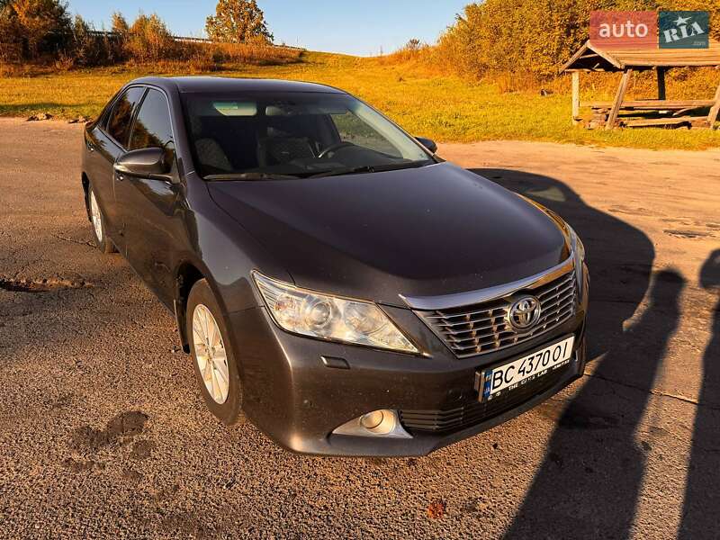 2012 toyota camry