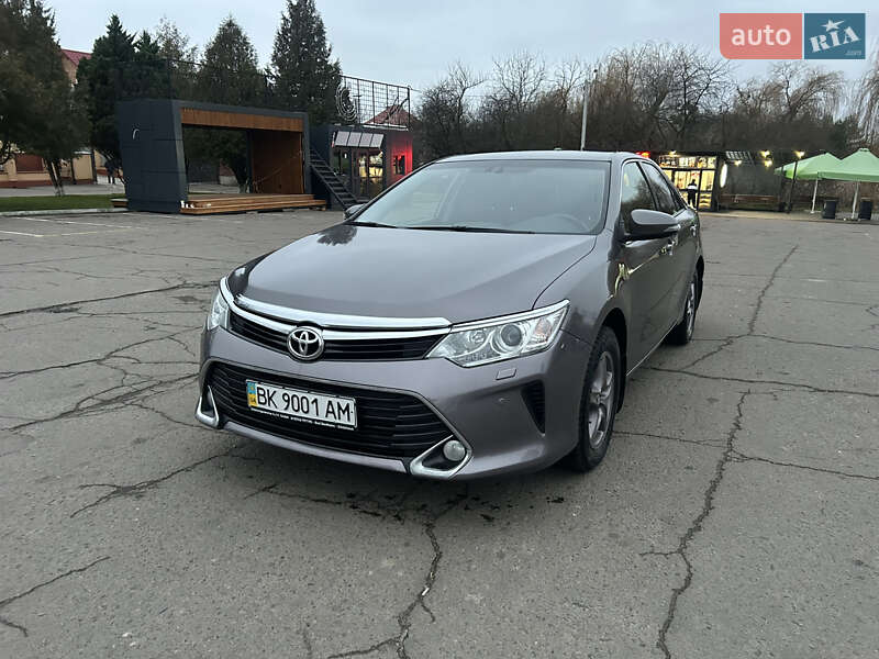 2016 toyota camry