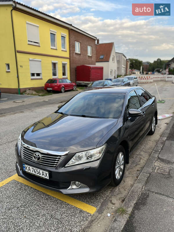 2012 toyota camry