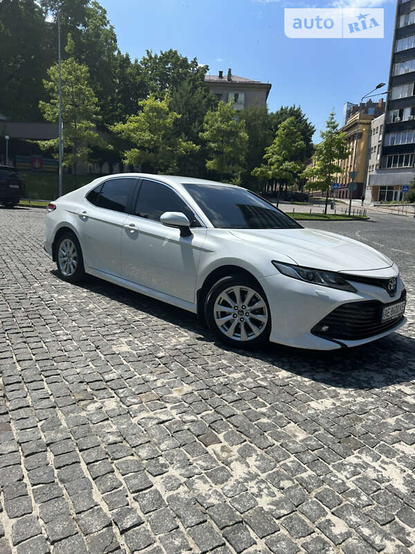 2019 toyota camry