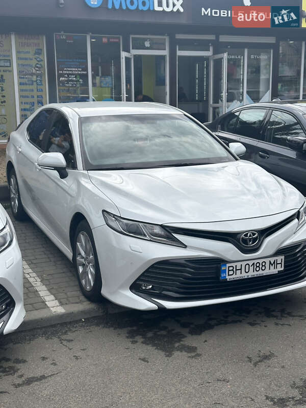 2019 toyota camry