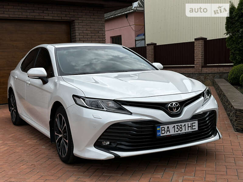 2019 toyota camry